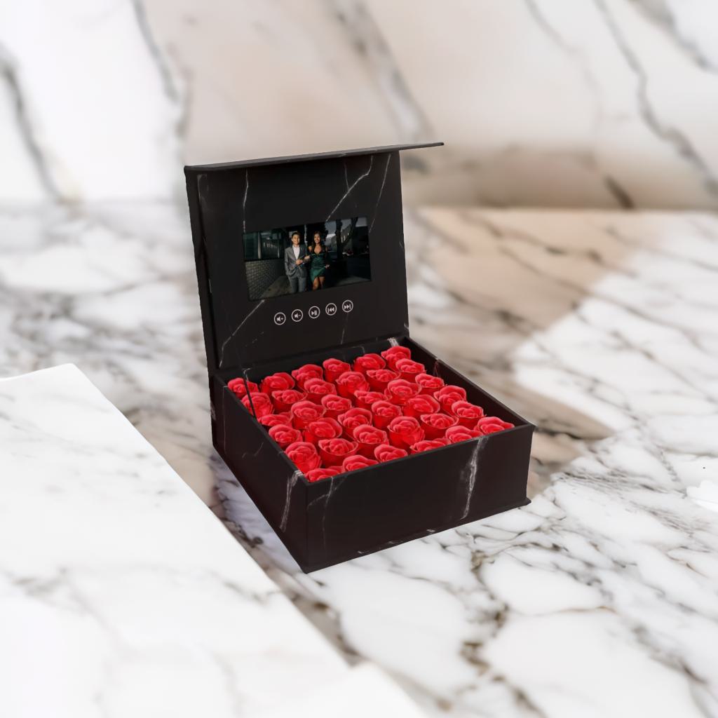 SMALL GIFT ROSES + VIDEOS BOX